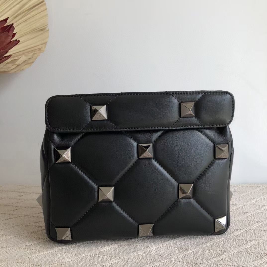 Va1e*ntin0 medium roman stud tonal chain bag in noir nappa