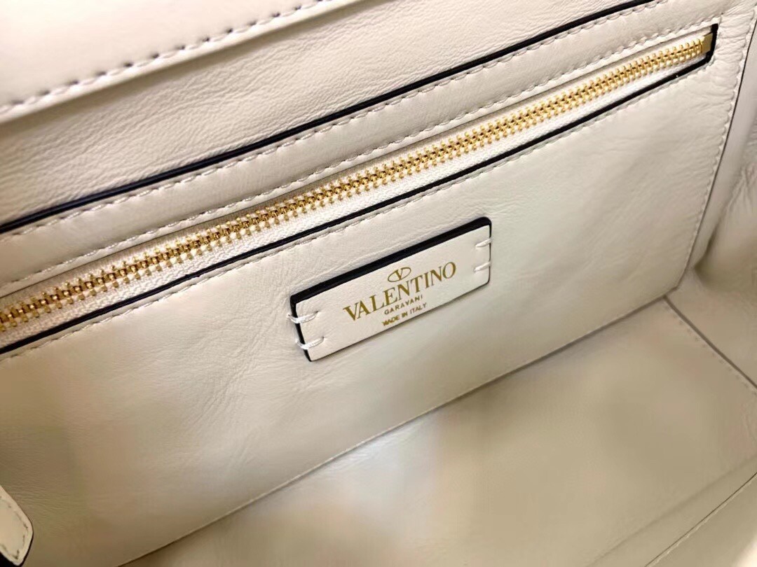 Valentino Roman Stud Chain Bag In Ivory Lambskin