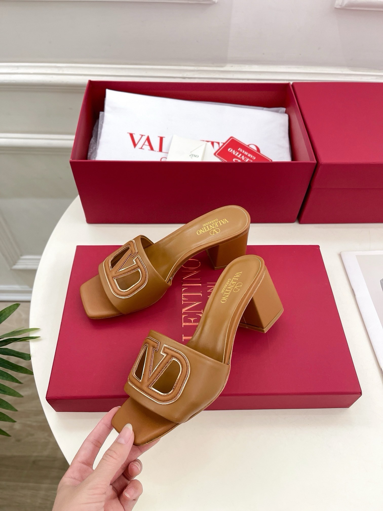 Va1e*ntin0 vlogo cut-out slide sandals 60mm in brown leather