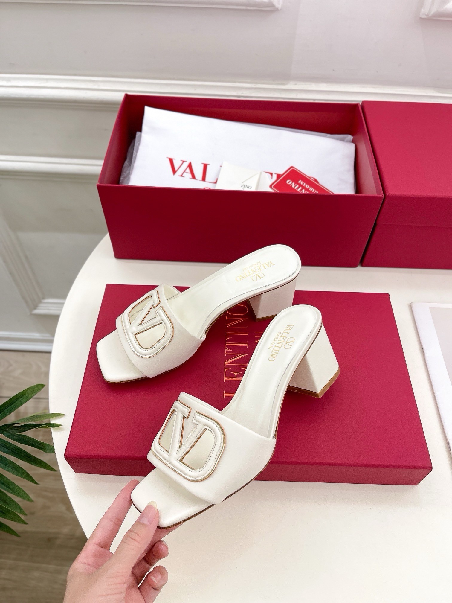 Va1e*ntin0 vlogo cut-out slide sandals 60mm in white leather