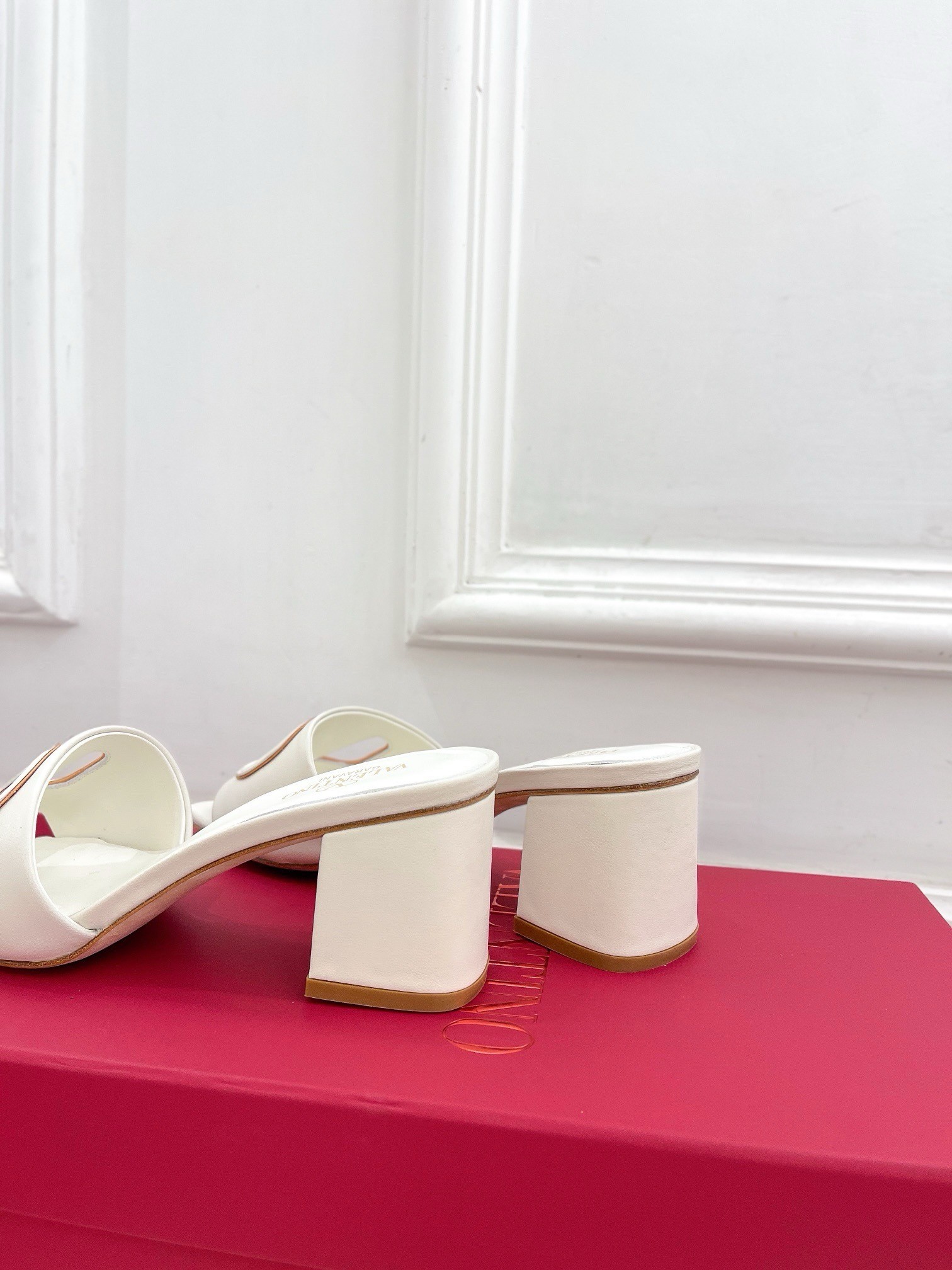 Va1e*ntin0 vlogo cut-out slide sandals 60mm in white leather