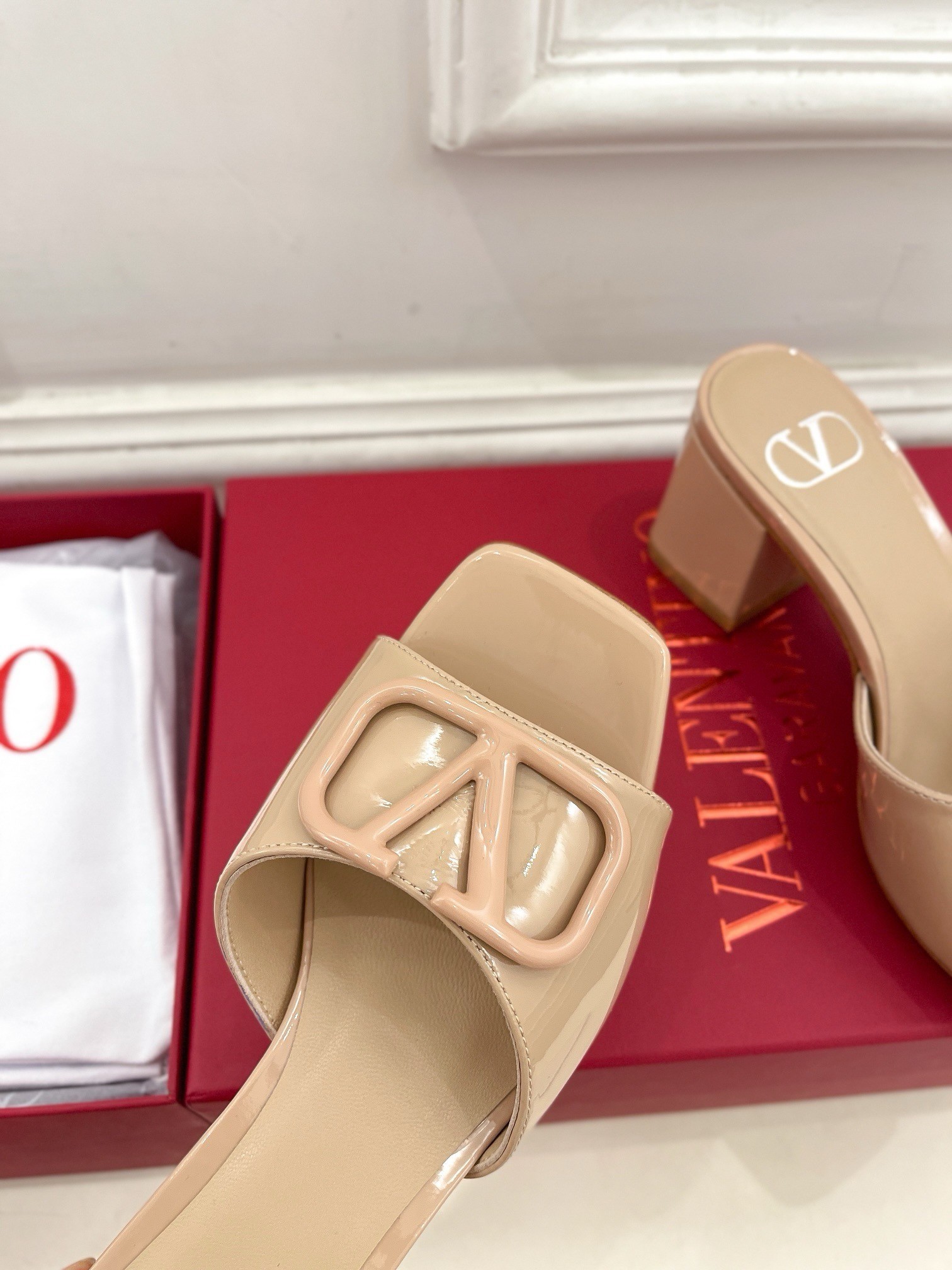 Va1e*ntin0 vlogo slide sandals 60mm in rose cannelle patent leather