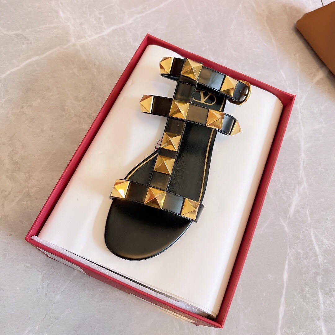 Valentino Roman Stud Flat Sandals In Black Calfskin
