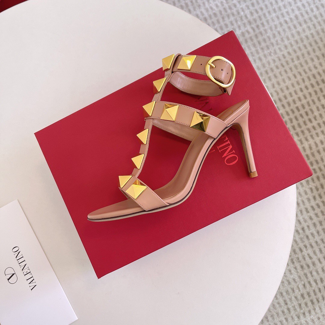 Valentino Roman Stud Sandals 100mm In Rose Cannelle Calfskin
