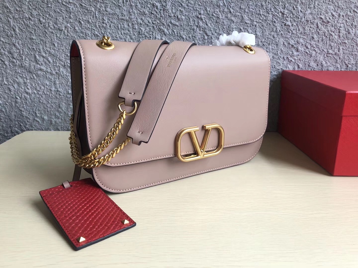 Va1e*ntin0 medium vlock shoulder bag in poudre calfskin