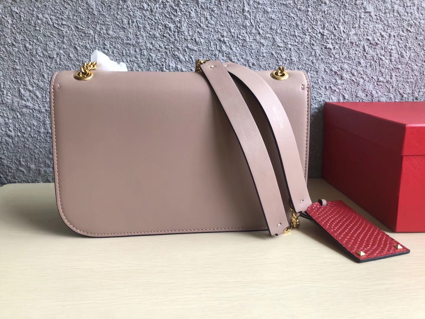 Va1e*ntin0 medium vlock shoulder bag in poudre calfskin