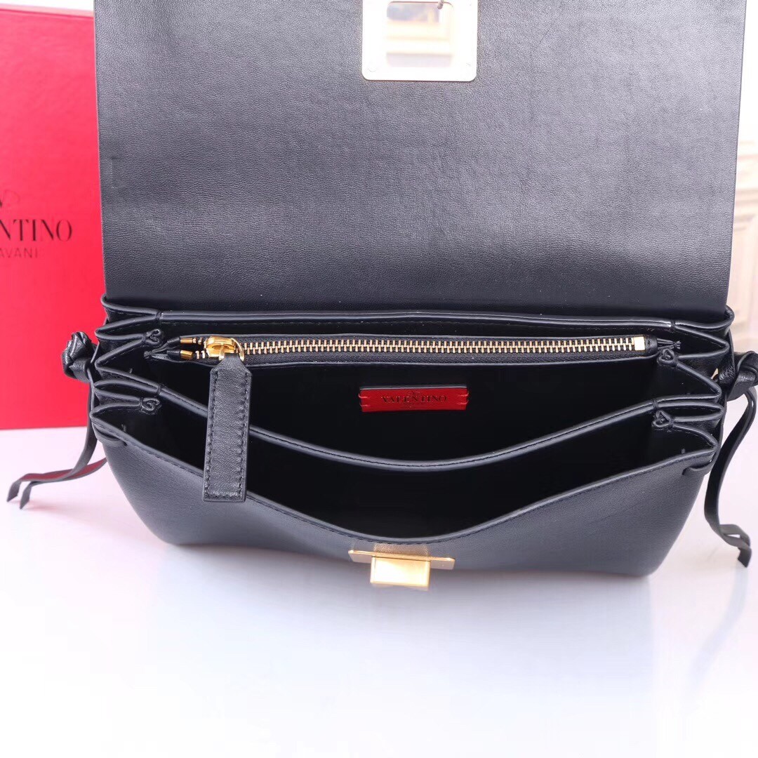 Va1e*ntin0 garavani black medium vring shoulder bag
