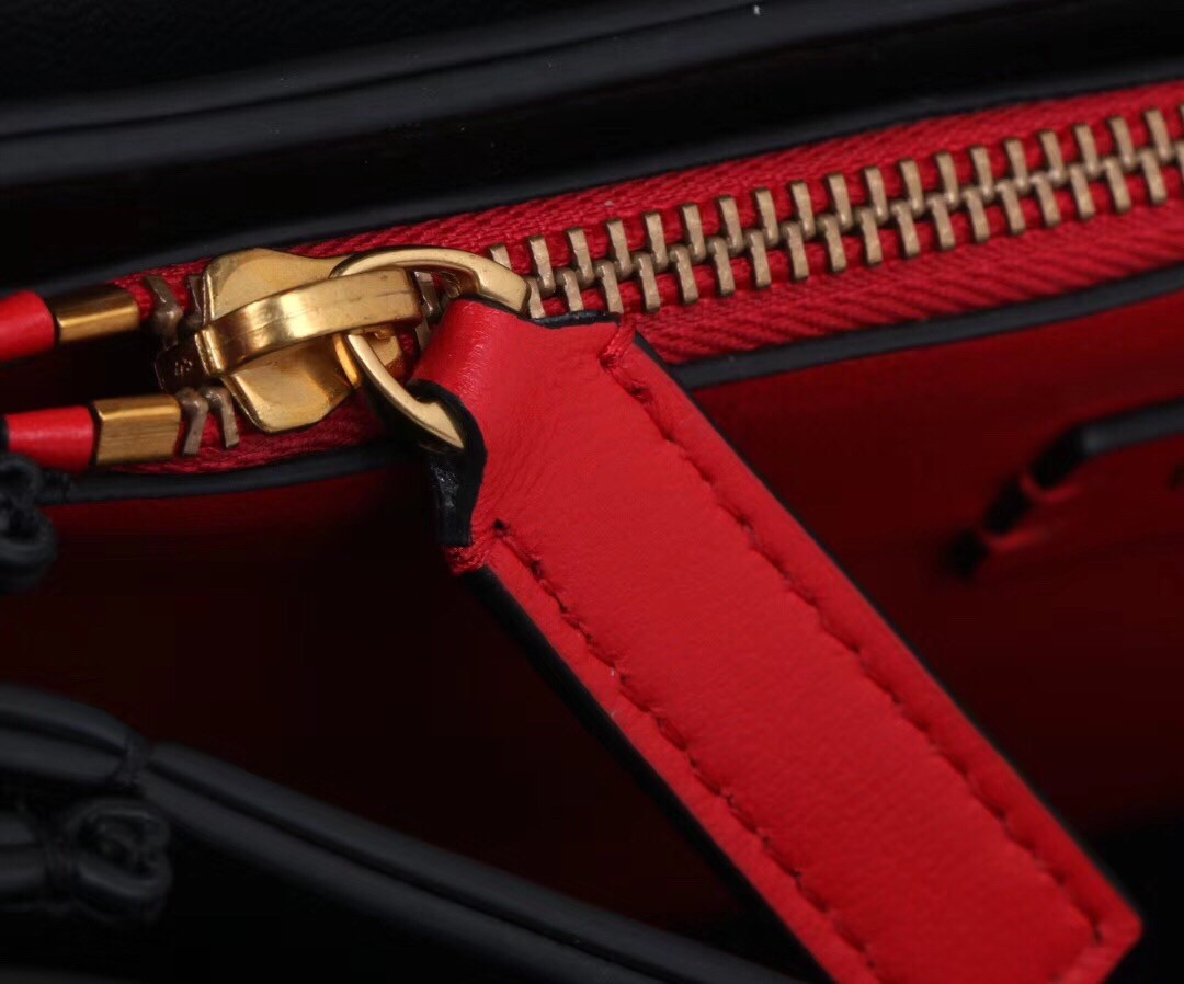 Valentino Garavani Medium Vring Lizard Shoulder Bag