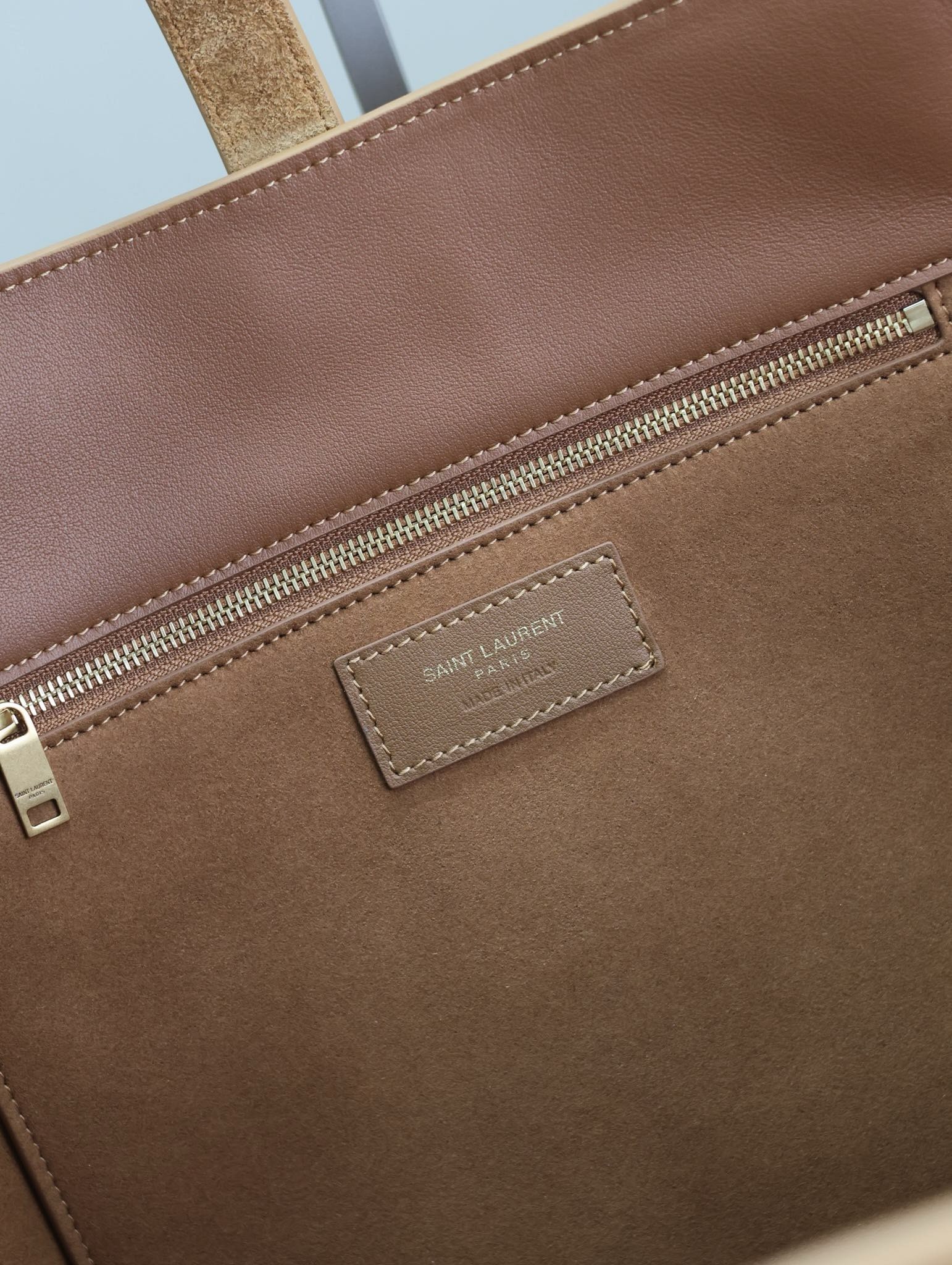 Sa**t Lau*nt le 5 À 7 bea bag in golden leaf suede leather