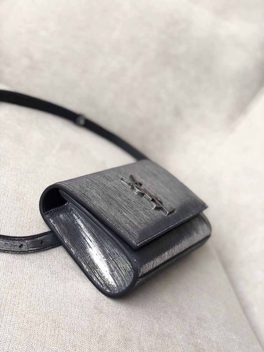 Sa**t Lau*nt kate belt bag in lame leather