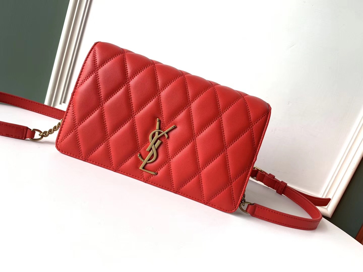 sa**t lau*nt angie chain bag in red Di*m*nd lambskin