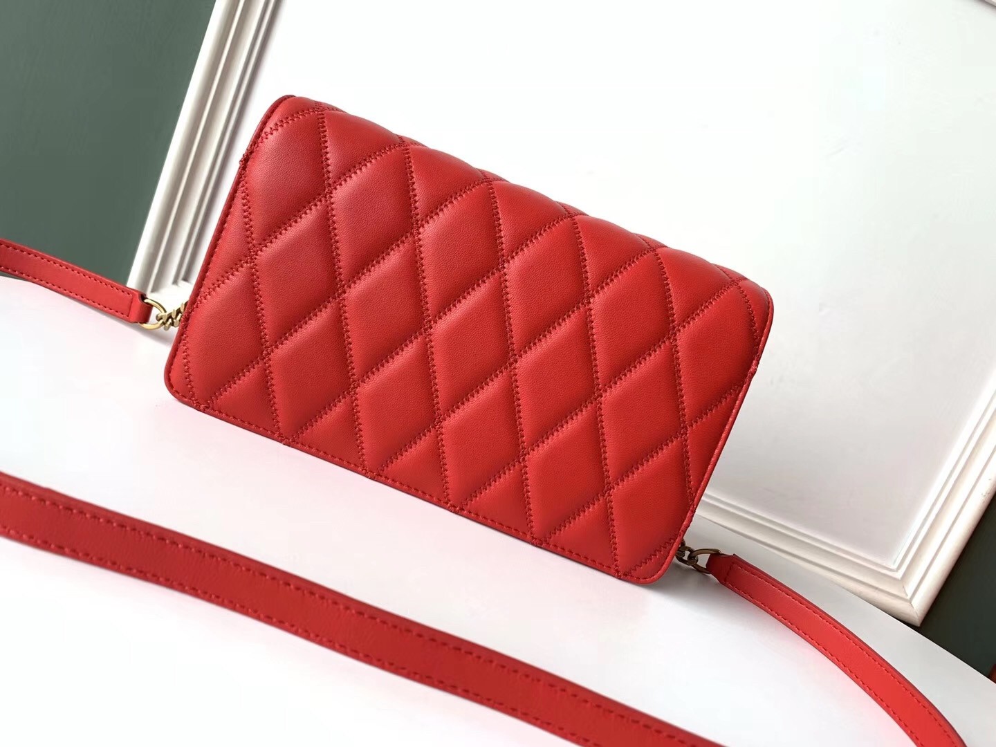 sa**t lau*nt angie chain bag in red Di*m*nd lambskin