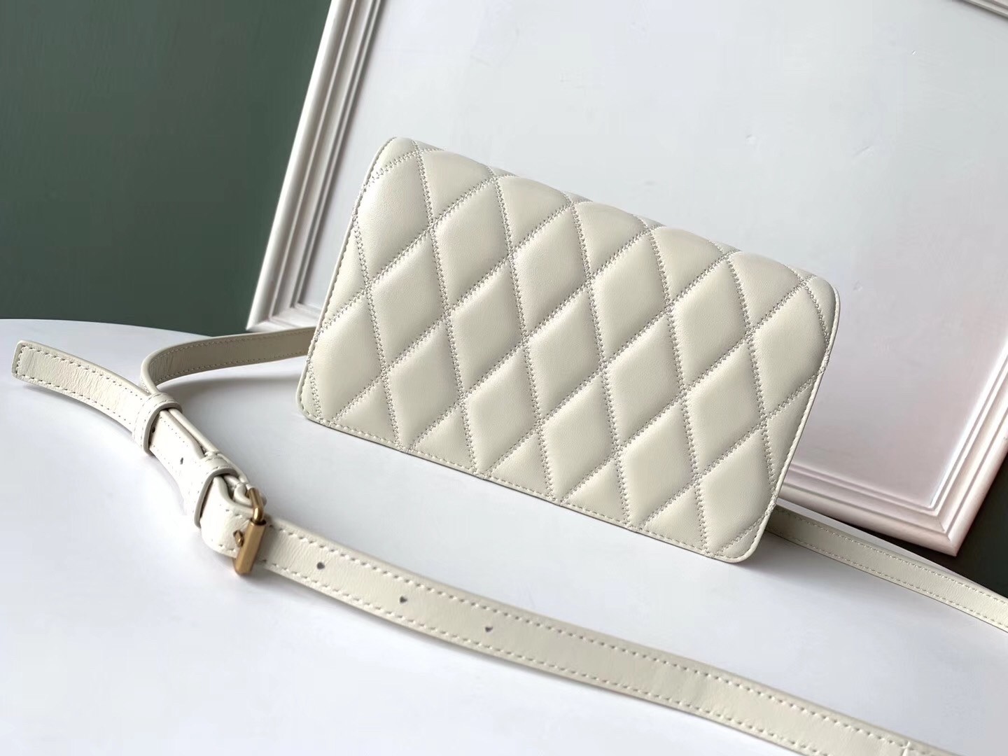 sa**t lau*nt angie chain bag in white Di*m*nd lambskin