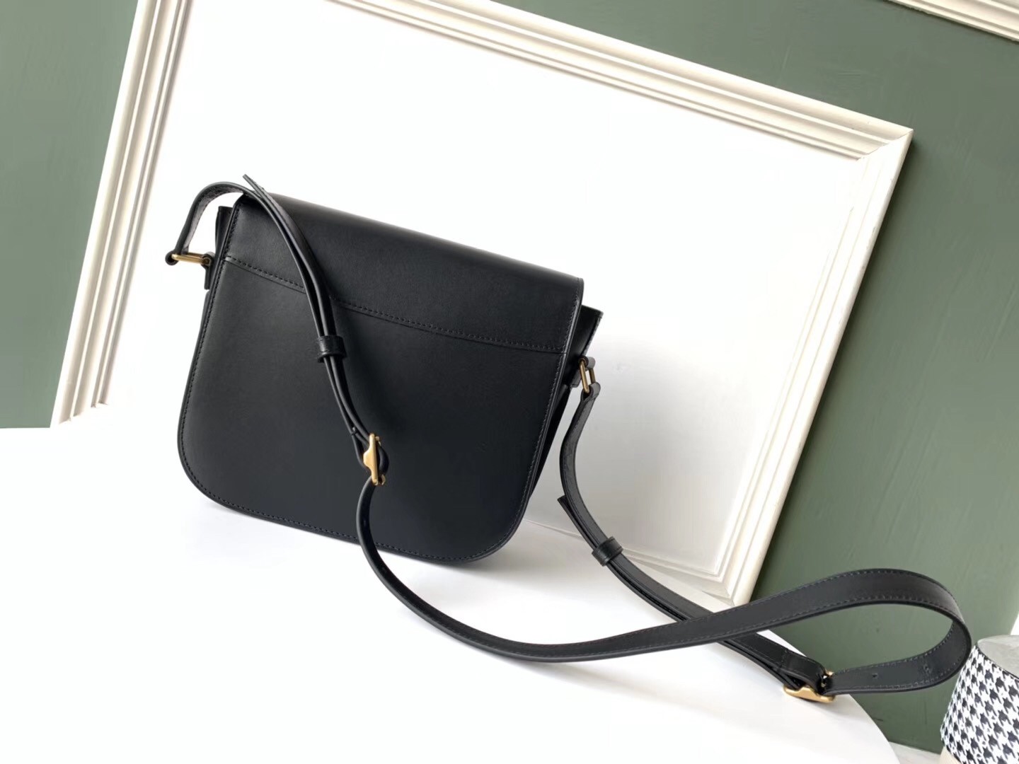 Sa**t Lau*nt betty satchel in black smooth leather