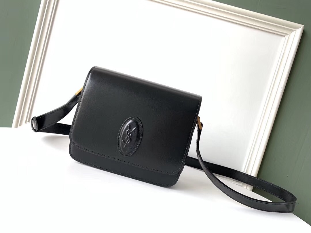 Sa**t Lau*nt le 61 small saddle bag in black leather