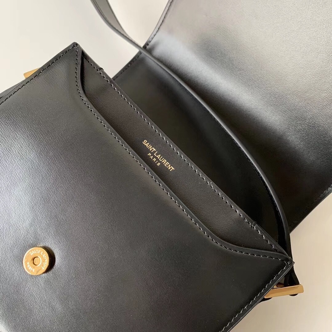 Sa**t Lau*nt le 61 small saddle bag in black leather