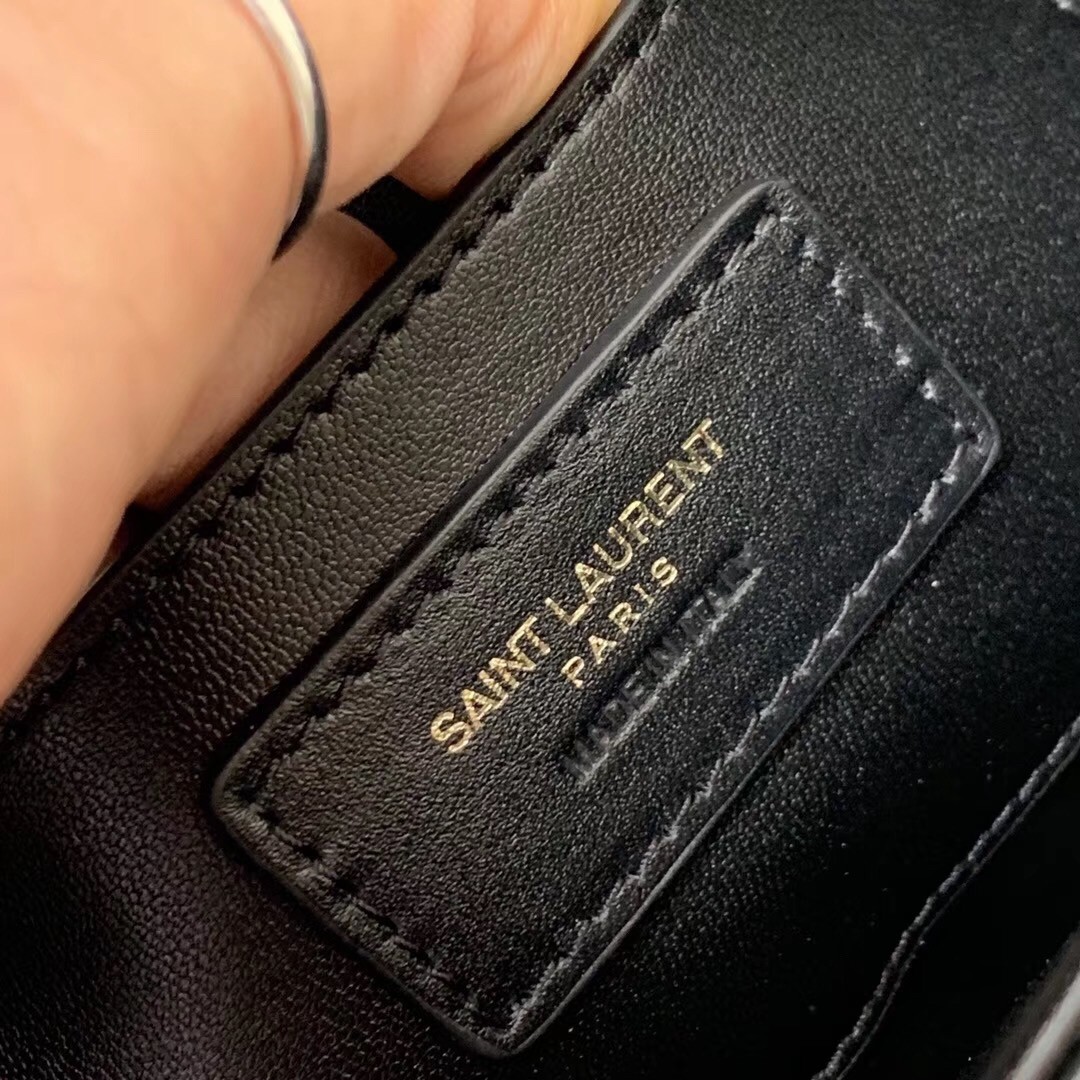 Sa**t Lau*nt le 61 small saddle bag in black leather