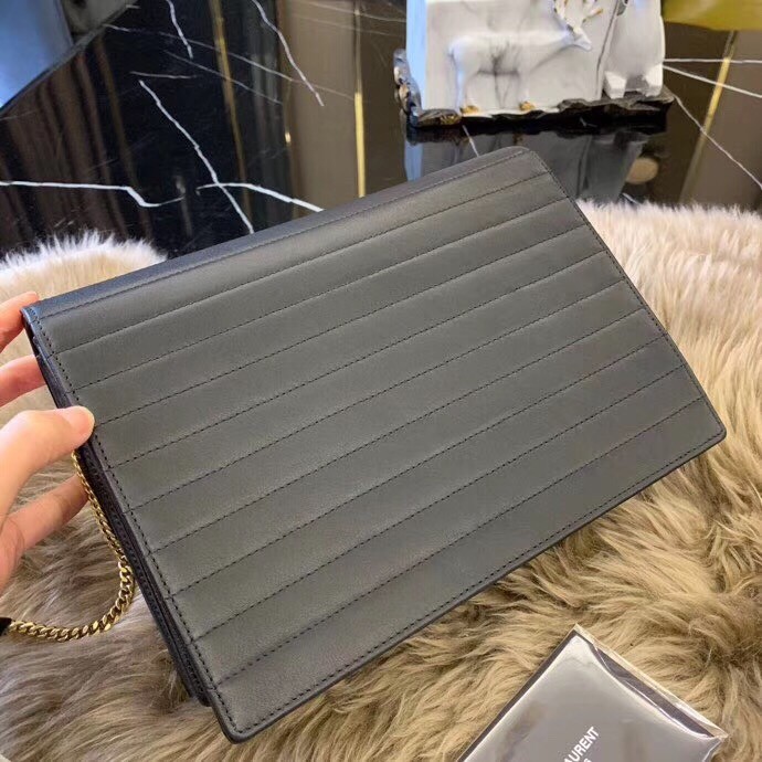Sa**t Lau*nt victoire chain bag in black crinkled leather