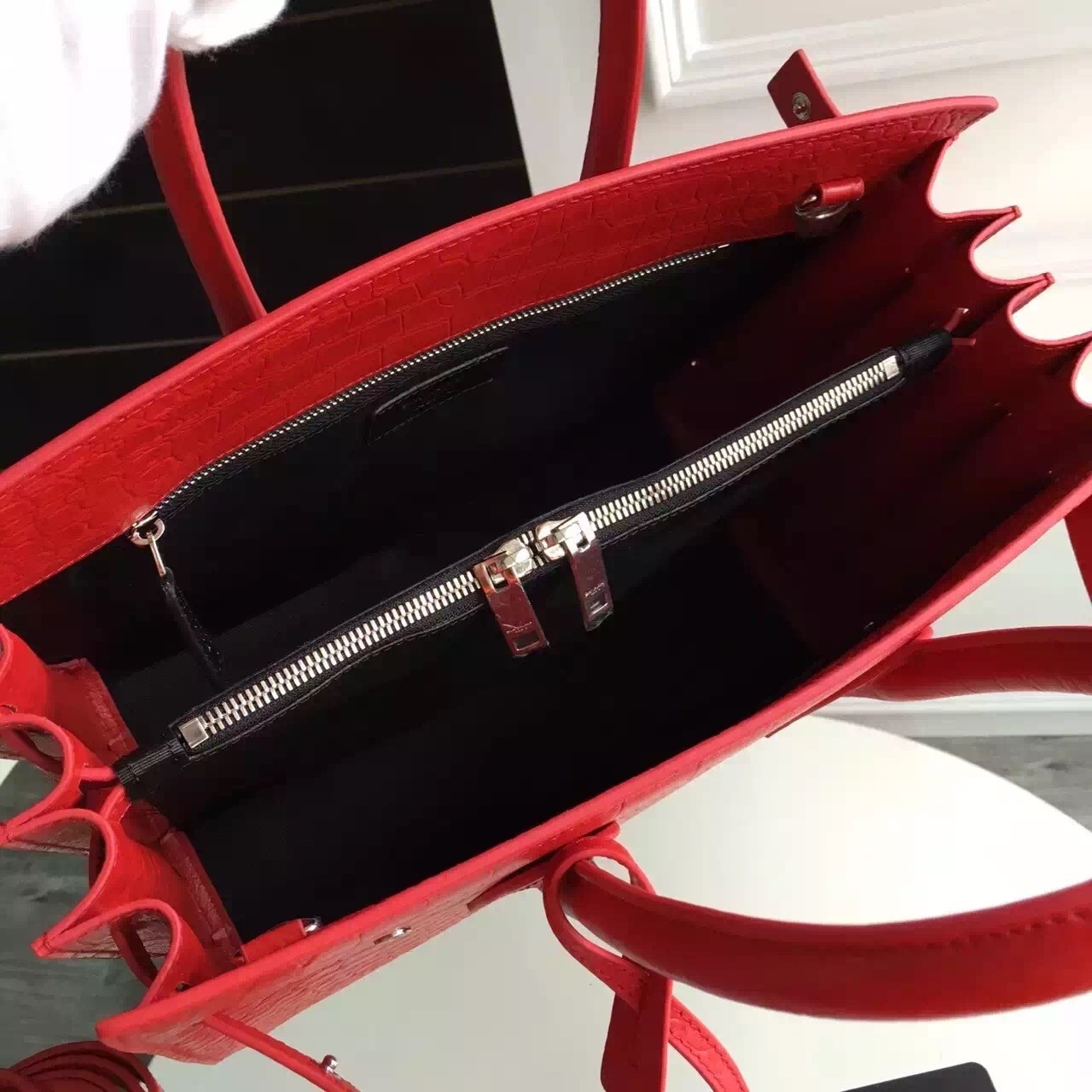 Sa**t Lau*nt small sac de jour bag in red crocodile leather