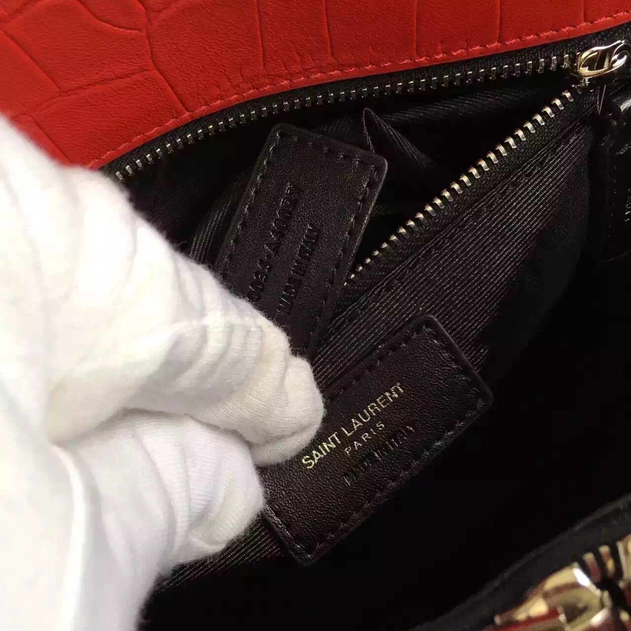Sa**t Lau*nt small sac de jour bag in red crocodile leather