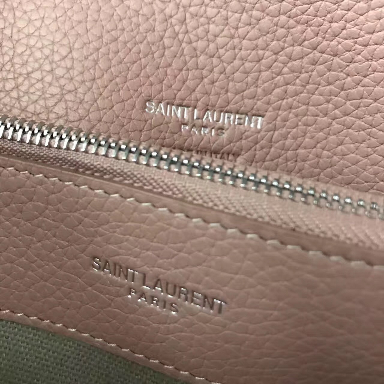 Sa**t Lau*nt baby sac de jour souple bag in nude grained leather