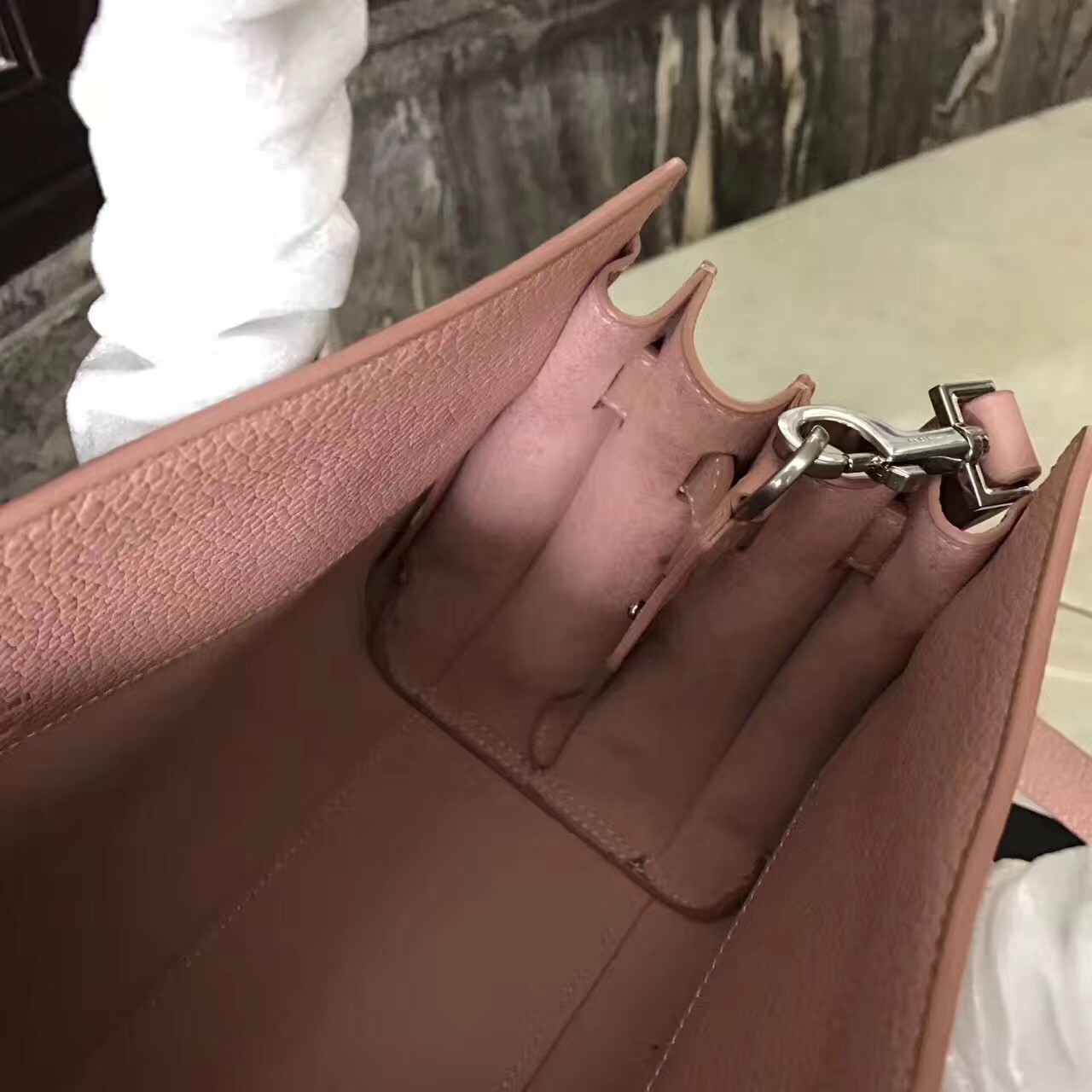 Sa**t Lau*nt baby sac de jour souple bag in nude grained leather