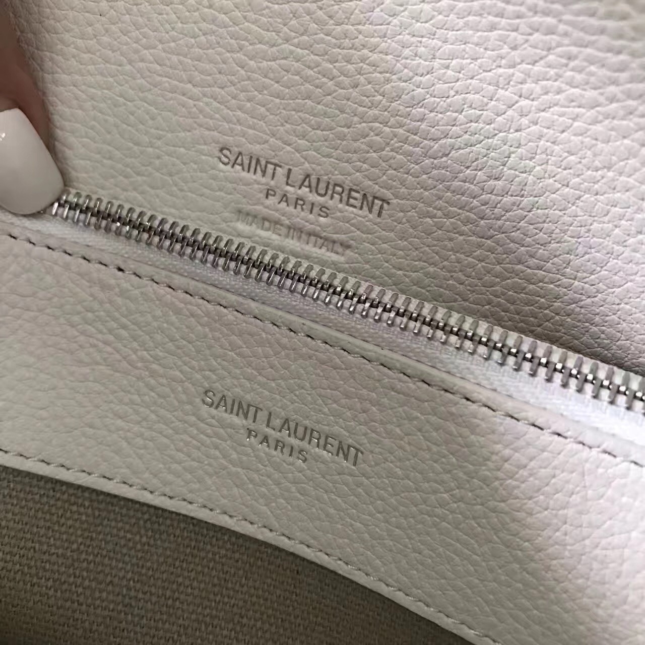 Sa**t Lau*nt baby sac de jour souple bag in white grained leather