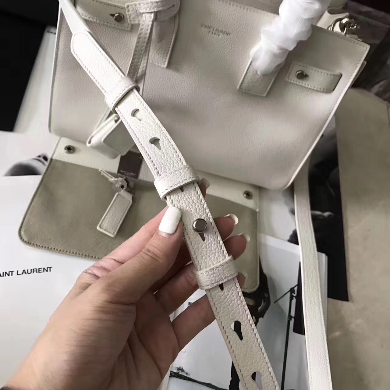 Sa**t Lau*nt baby sac de jour souple bag in white grained leather