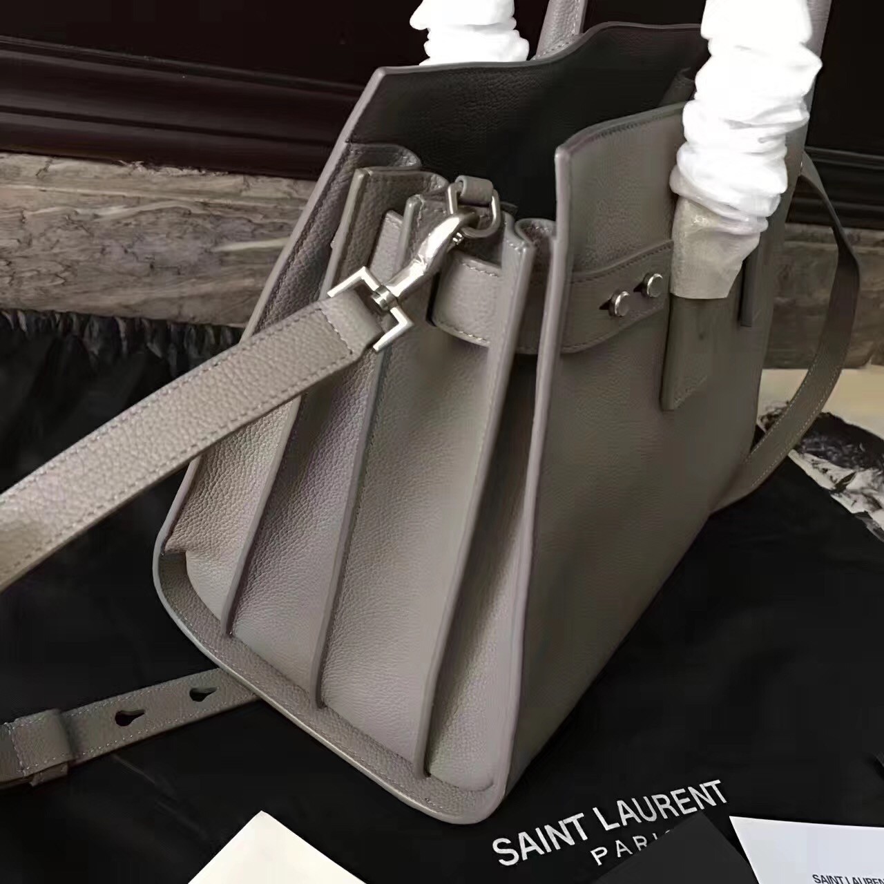 Sa**t Lau*nt small sac de jour souple bag in fog grained leather