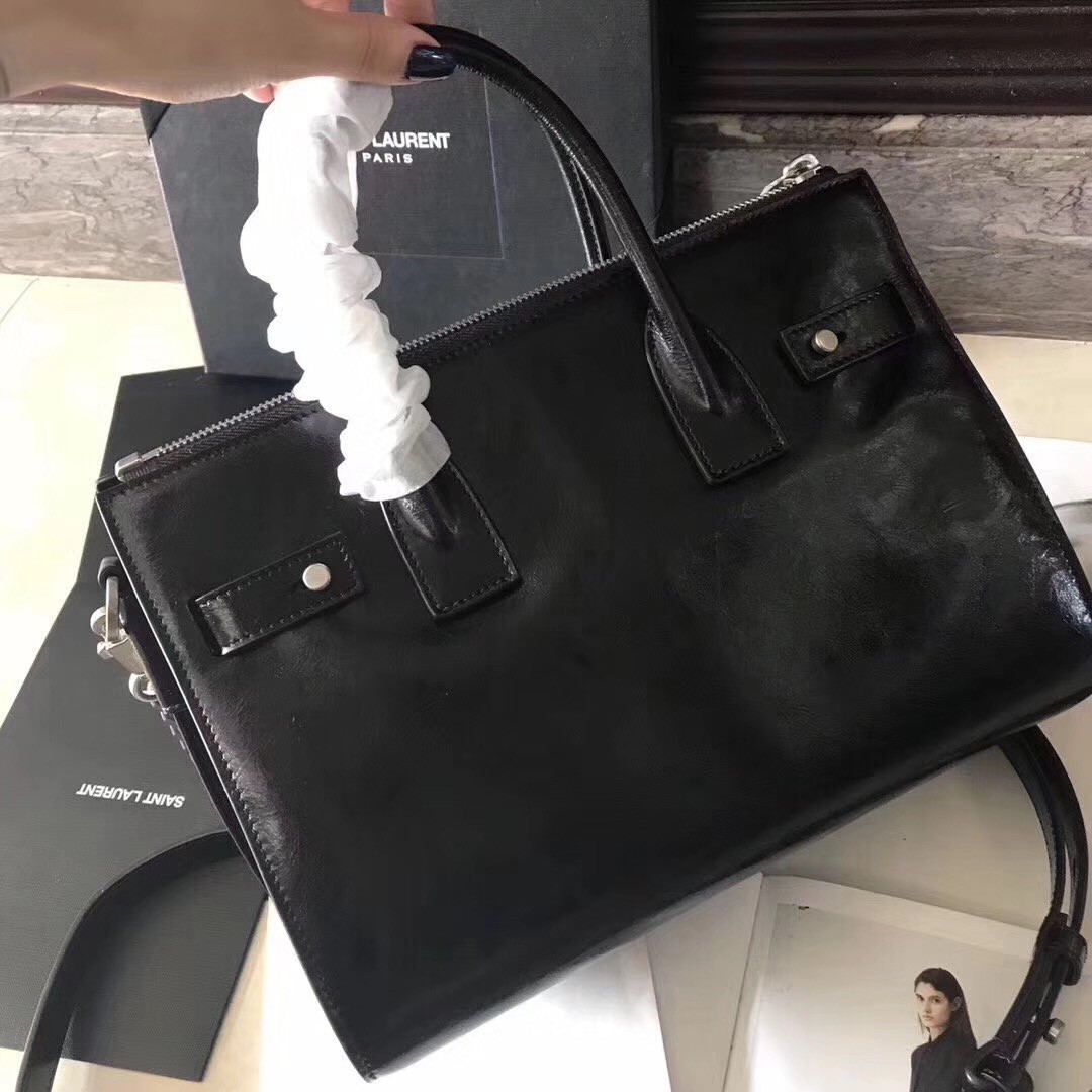 Sa**t Lau*nt baby sac de jour souple duffle black bag