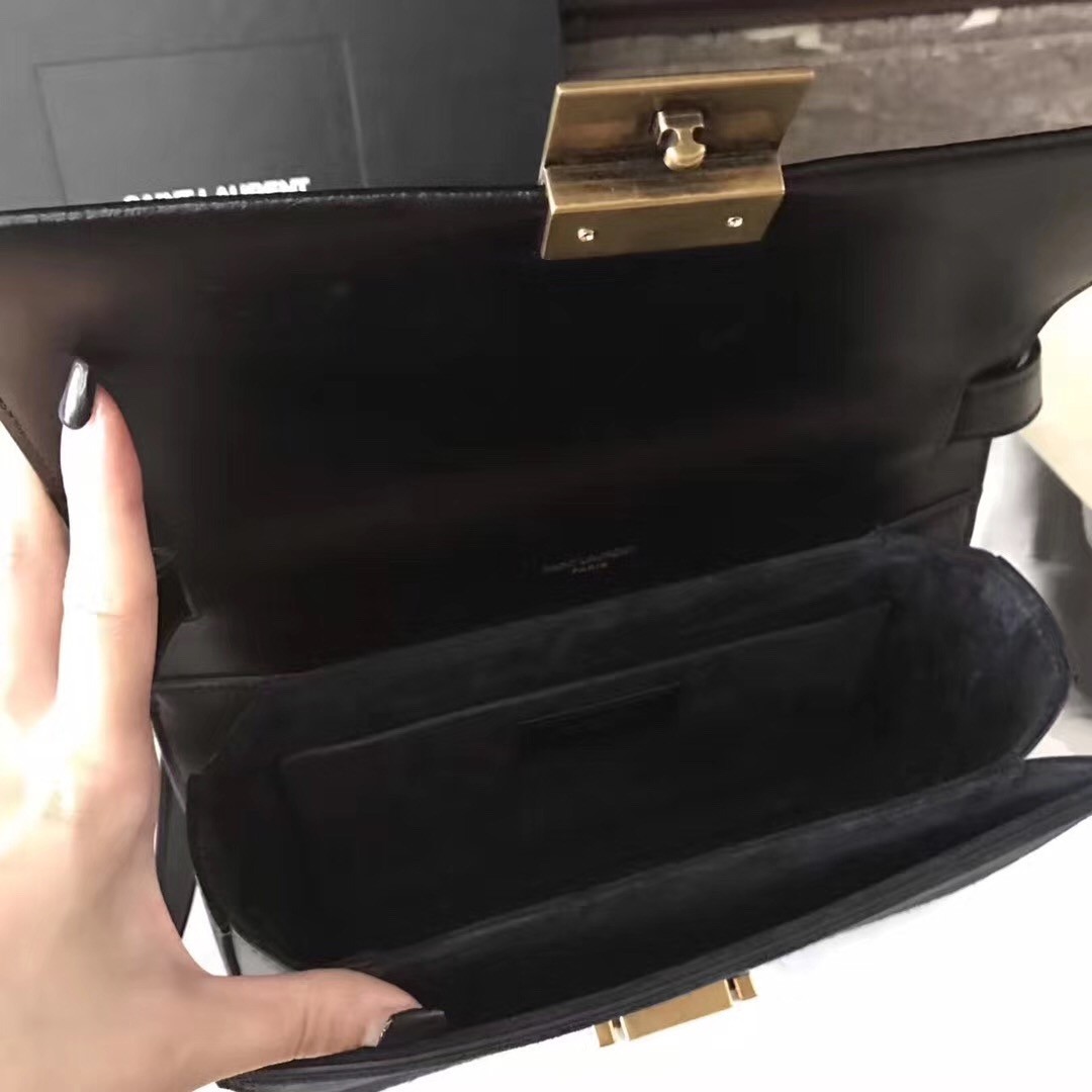 Sa**t Lau*nt medium bellechasse bag in black leather