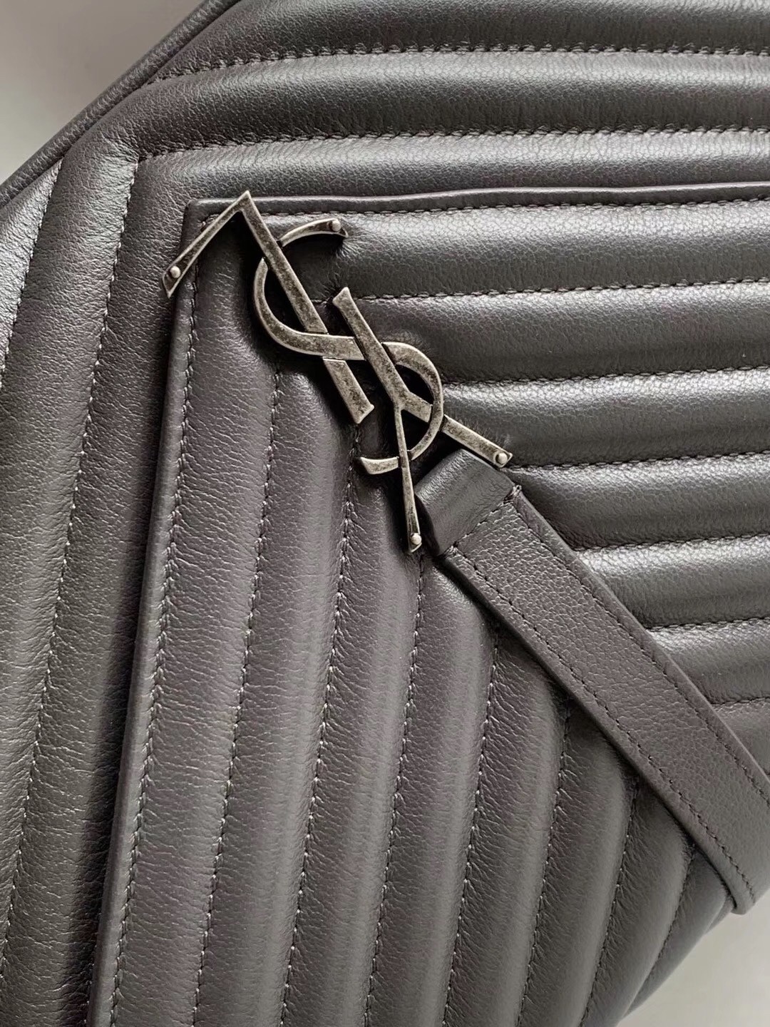 Sa**t Lau*nt college large bag in grey matelasse leather