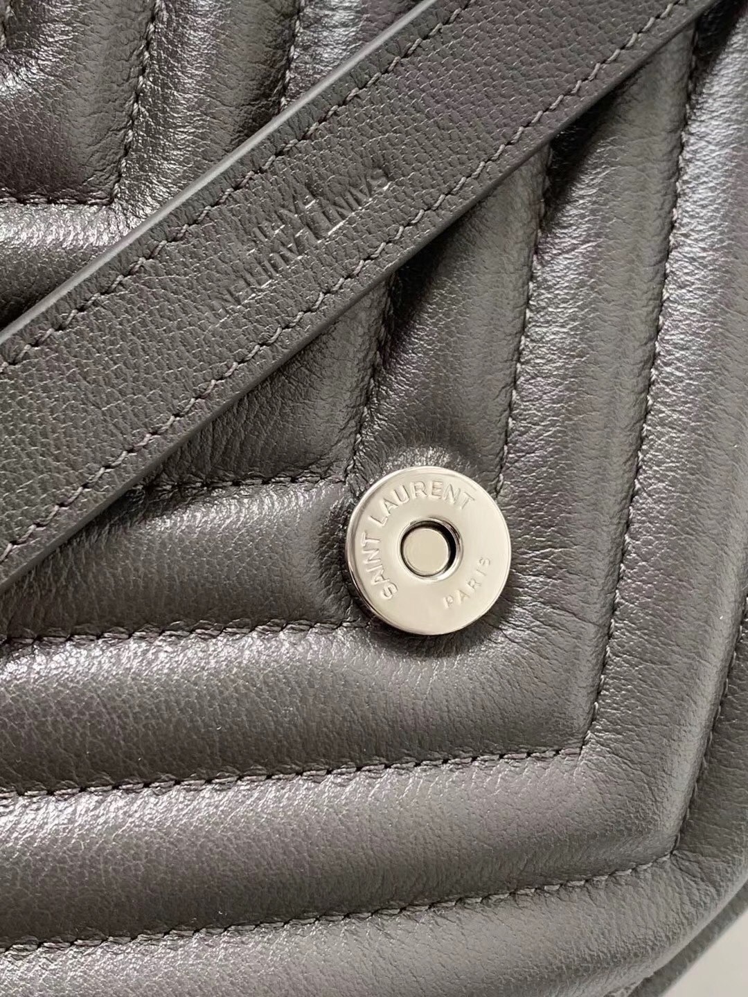 Sa**t Lau*nt college large bag in grey matelasse leather