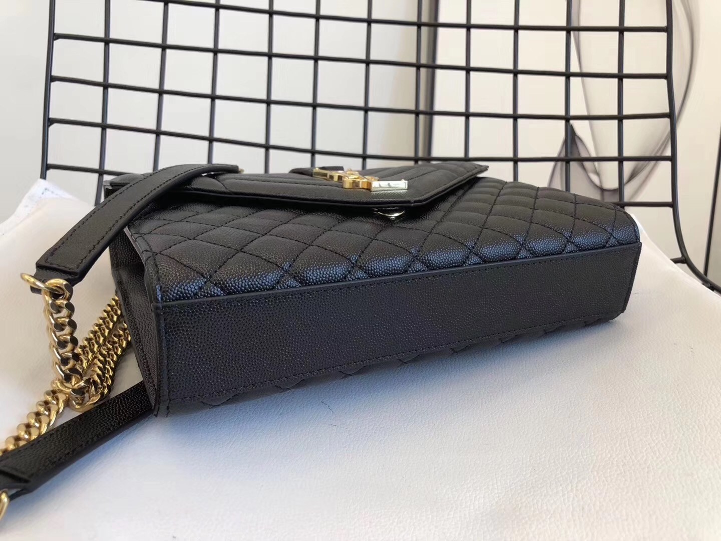 Sa**t Lau*nt medium envelope bag in black grained leather