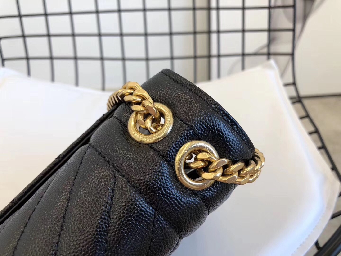 Sa**t Lau*nt medium envelope bag in black grained leather