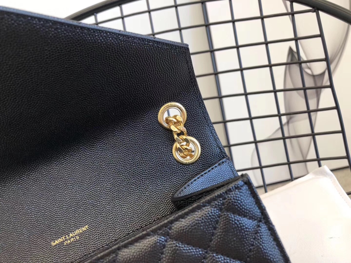 Sa**t Lau*nt medium envelope bag in black grained leather