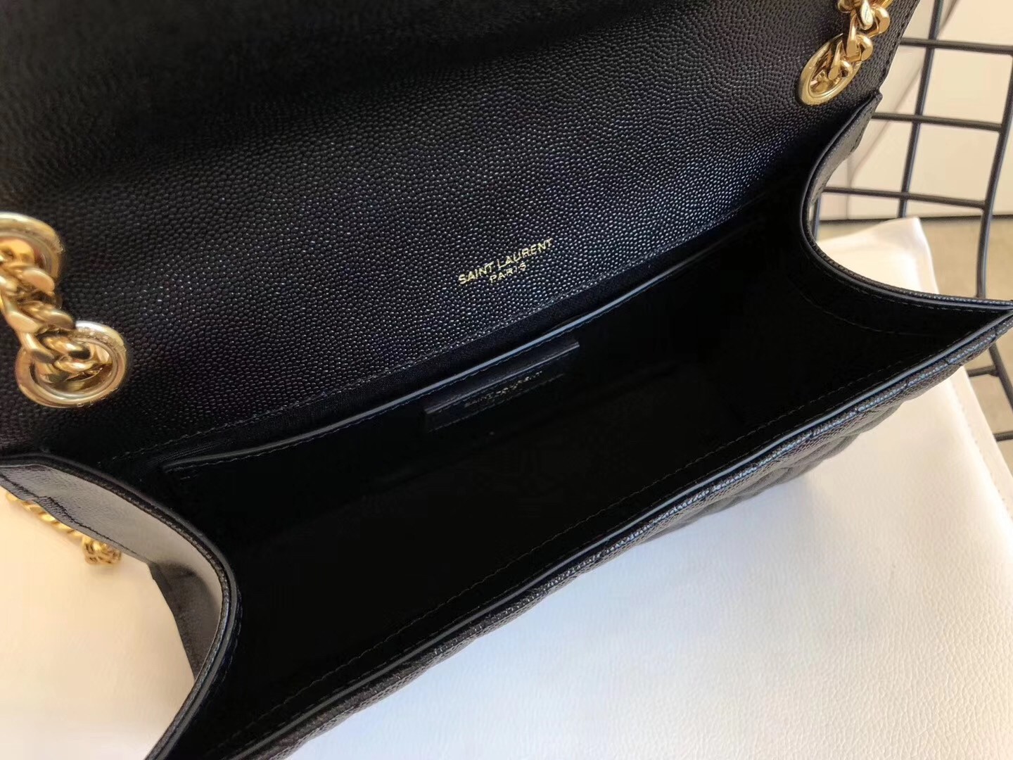 Sa**t Lau*nt medium envelope bag in black grained leather