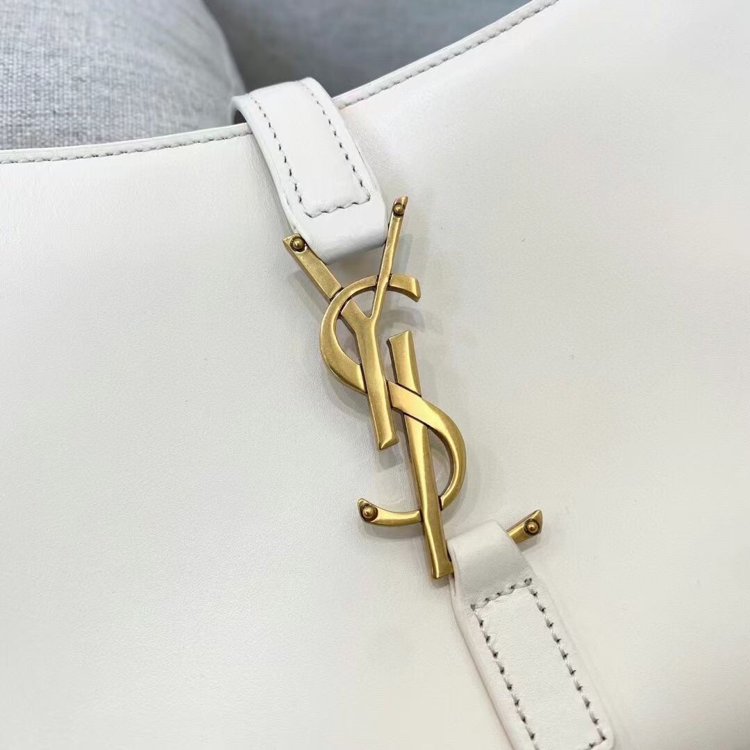 Sa**t Lau*nt le 5 À 7 hobo bag in white leather