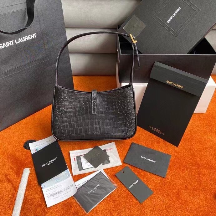 Sa**t Lau*nt le 5 à 7 hobo bag in black crocodile-embossed leather