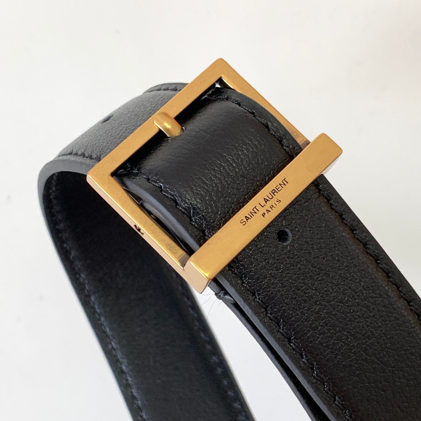Sa**t Lau*nt le 5 À 7 soft small shoulder bag in black leather