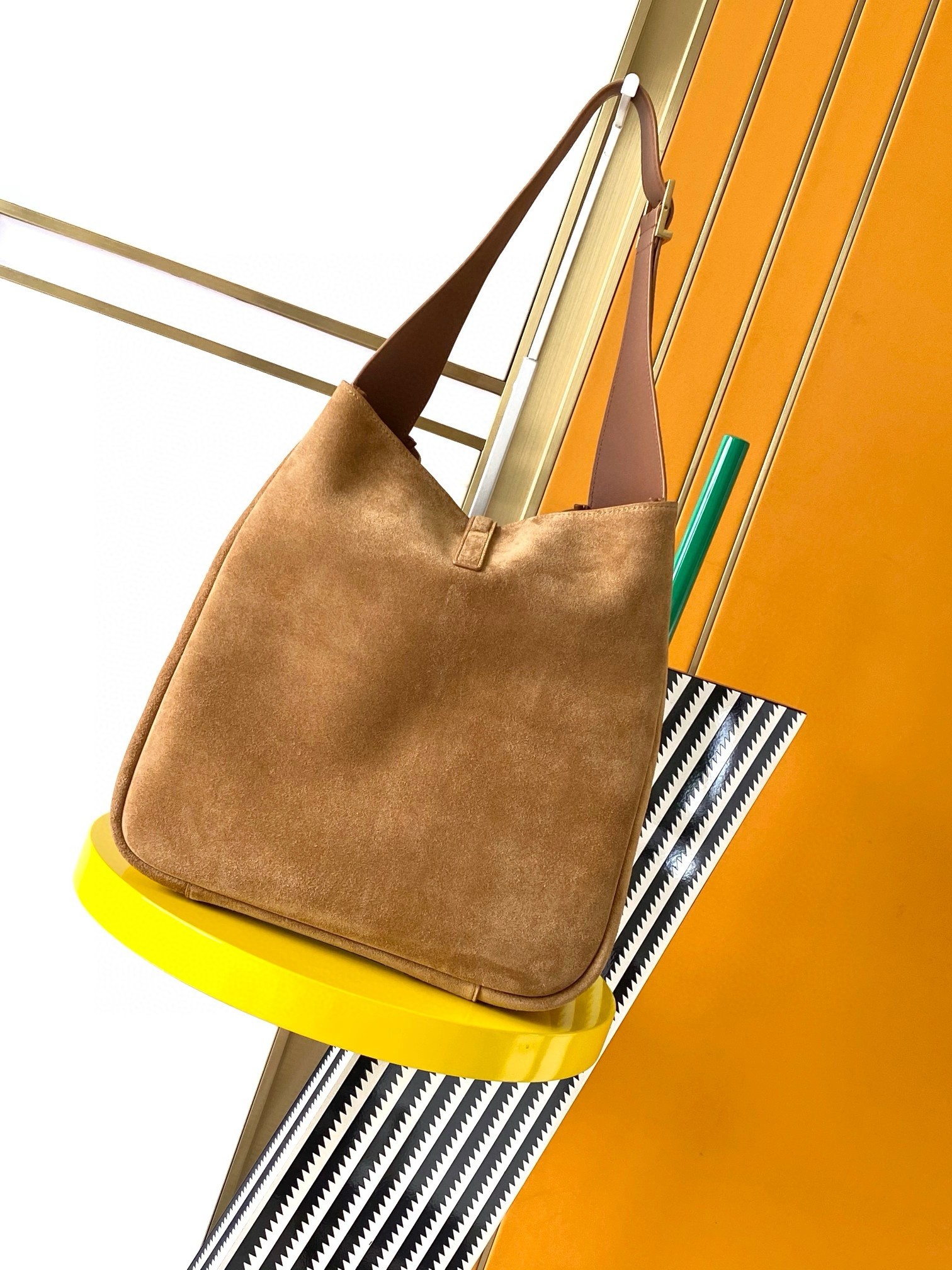 Sa**t Lau*nt le 5 À 7 s*pple large hobo bag in brown suede leather