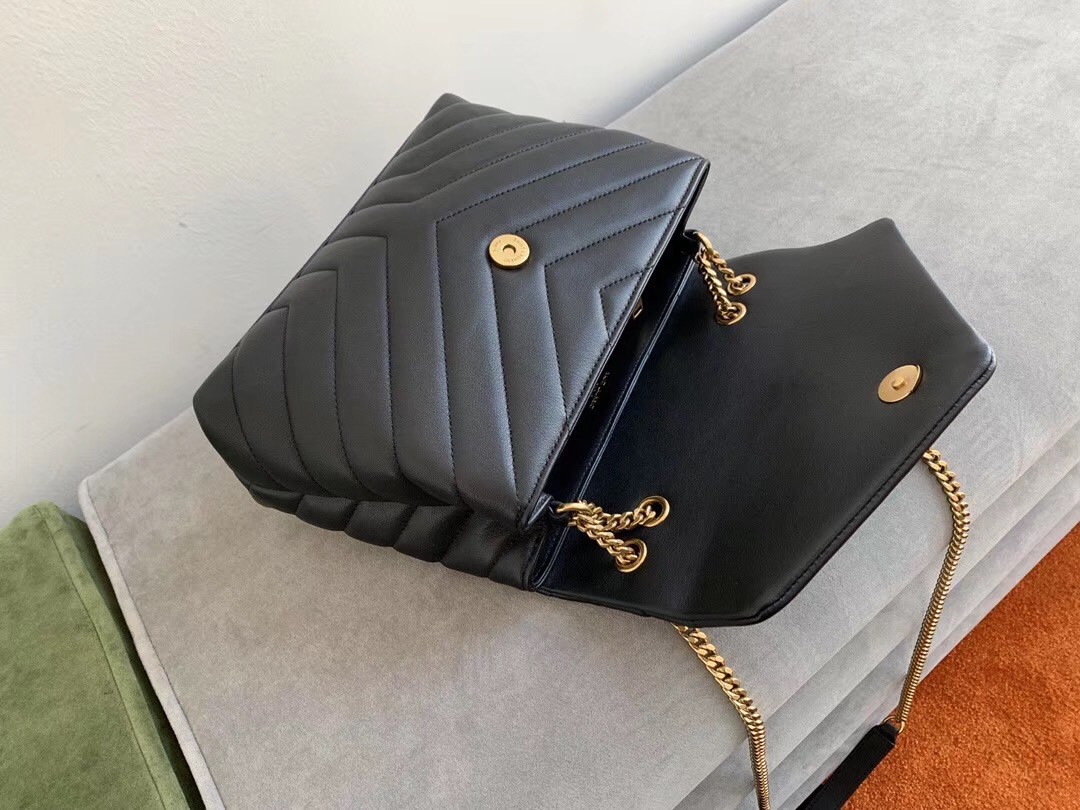 Sa**t Lau*nt loulou small bag in black matelasse leather