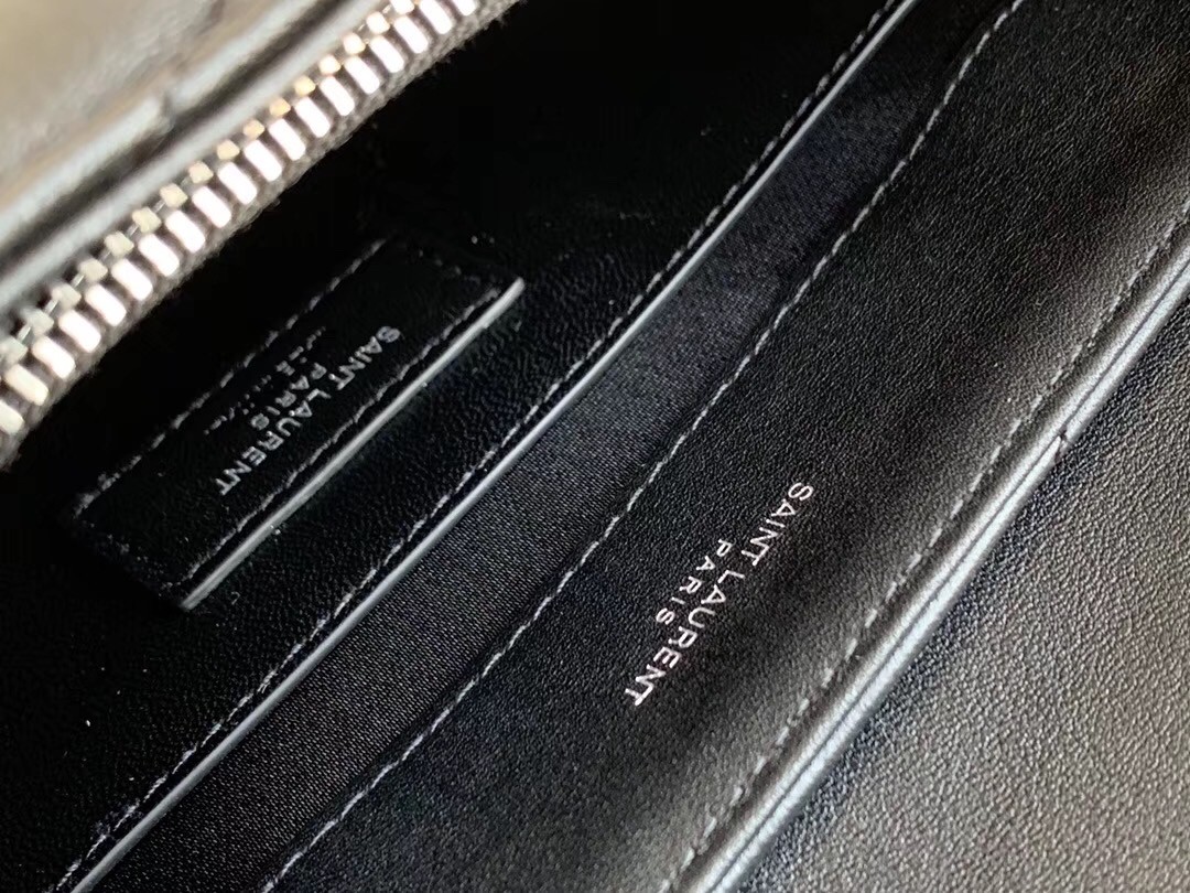 Sa**t Lau*nt loulou small bag in noir matelasse leather