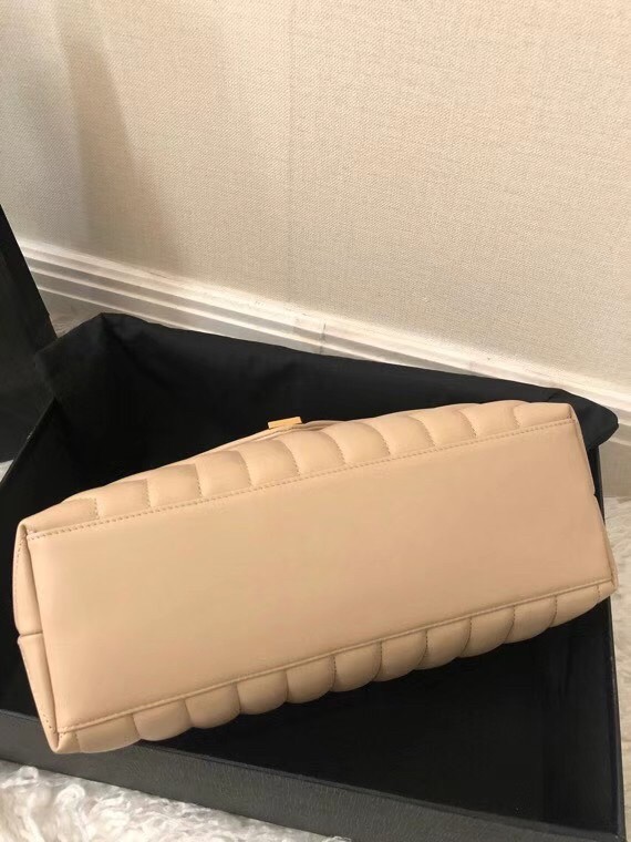 Sa**t Lau*nt loulou medium bag in beige matelasse leather