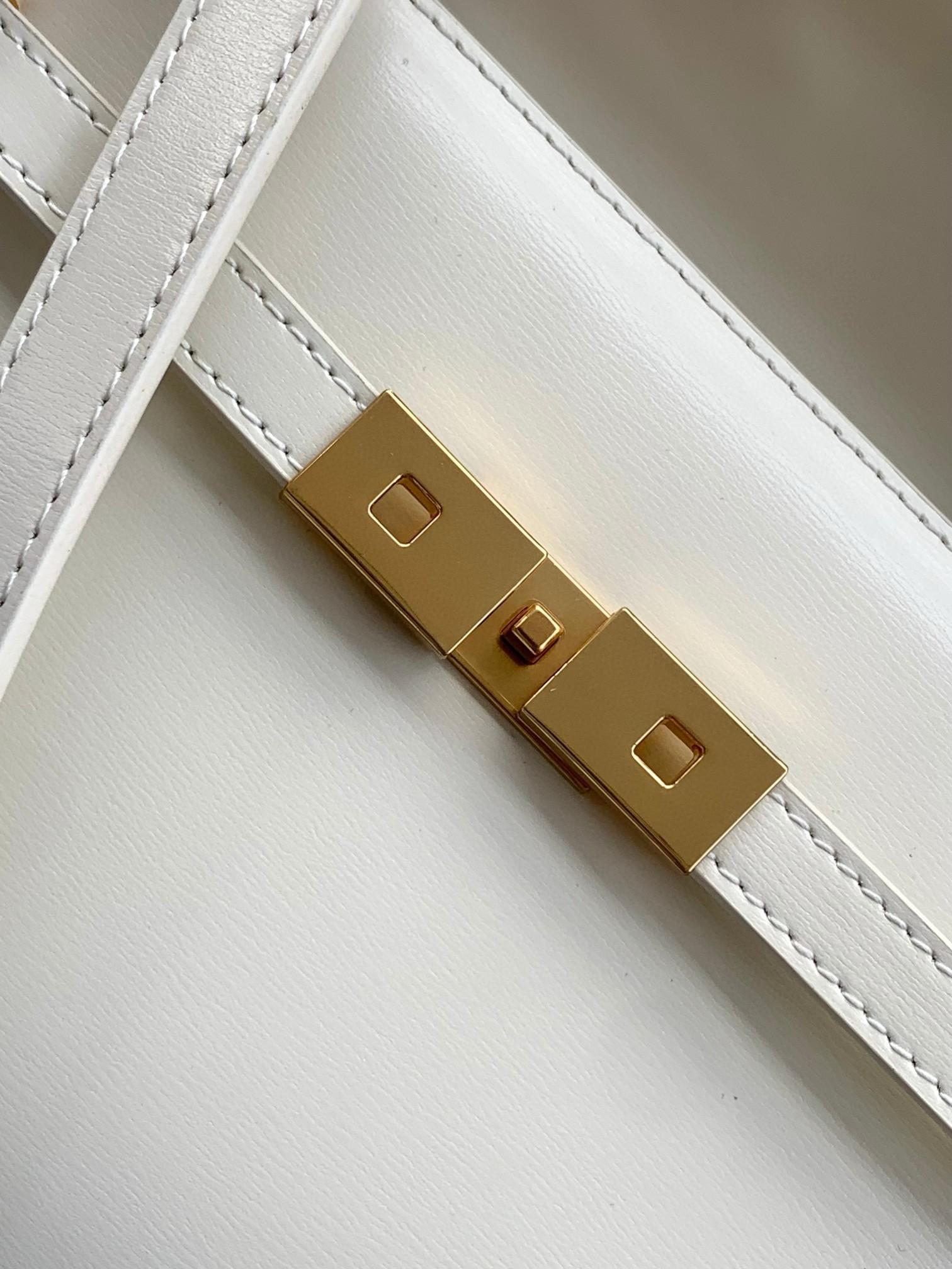 Sa**t Lau*nt manhattan mini shoulder bag in white calfskin
