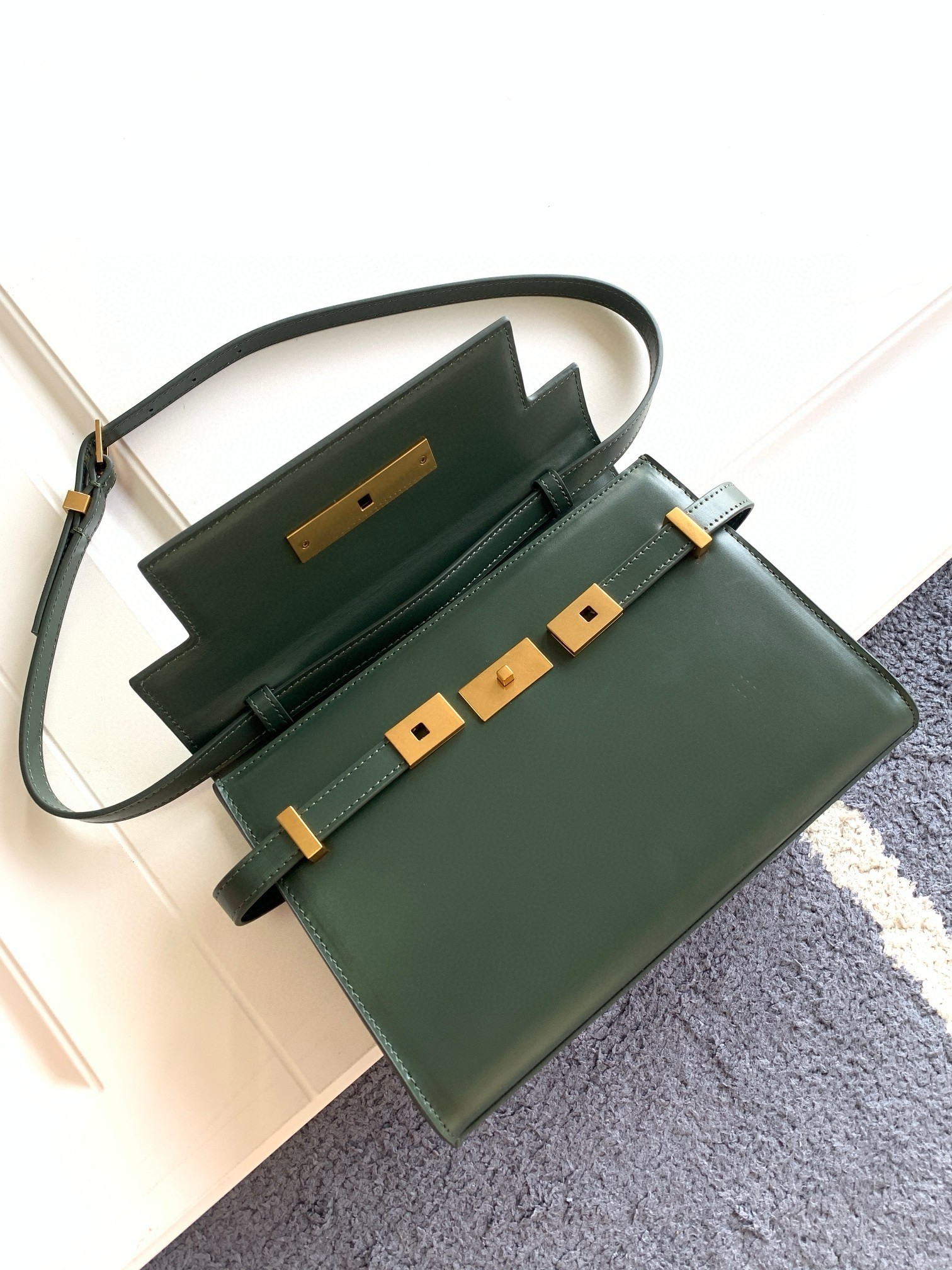 Sa**t Lau*nt manhattan small shoulder bag in green calfskin