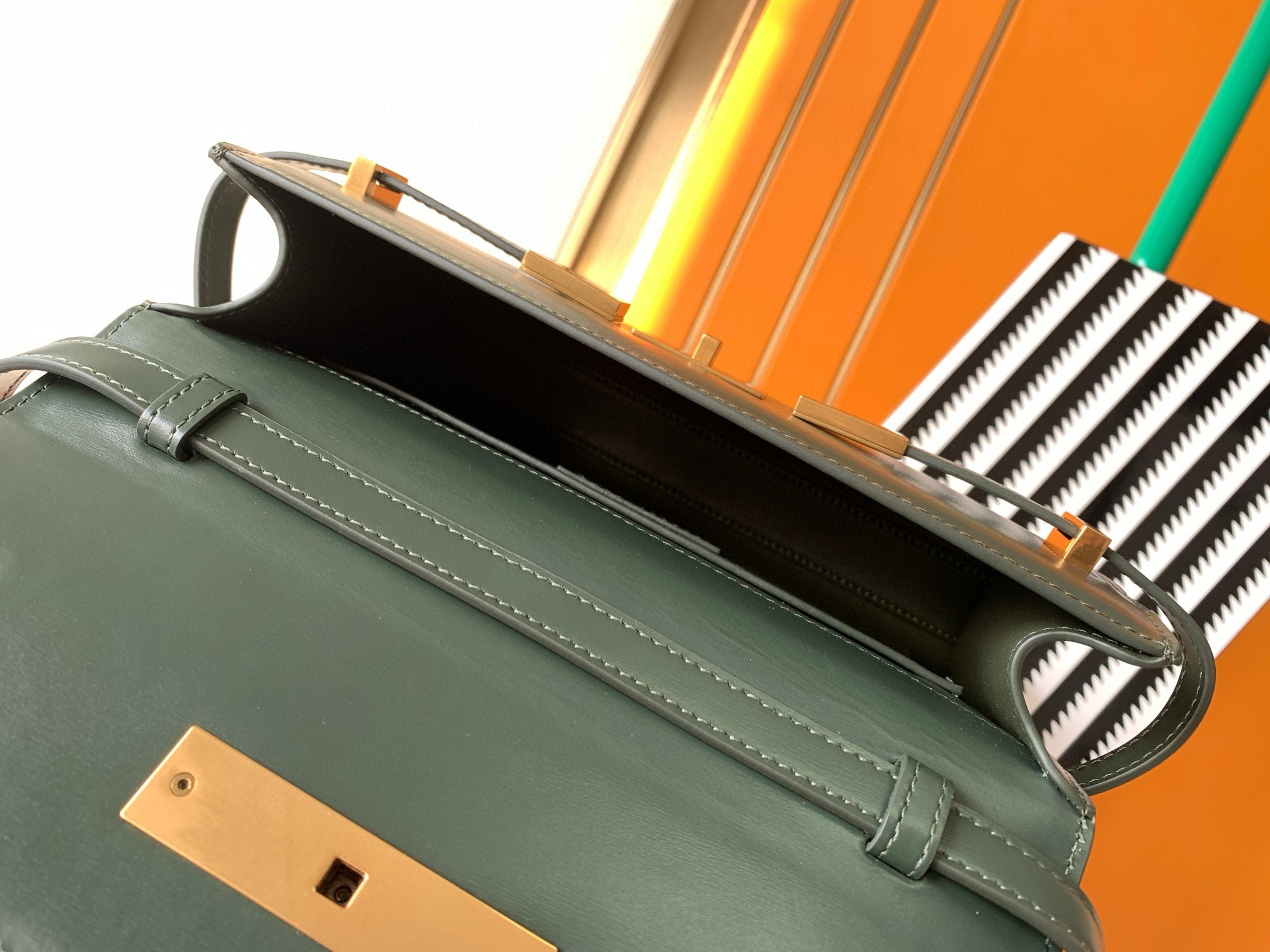 Sa**t Lau*nt manhattan small shoulder bag in green calfskin