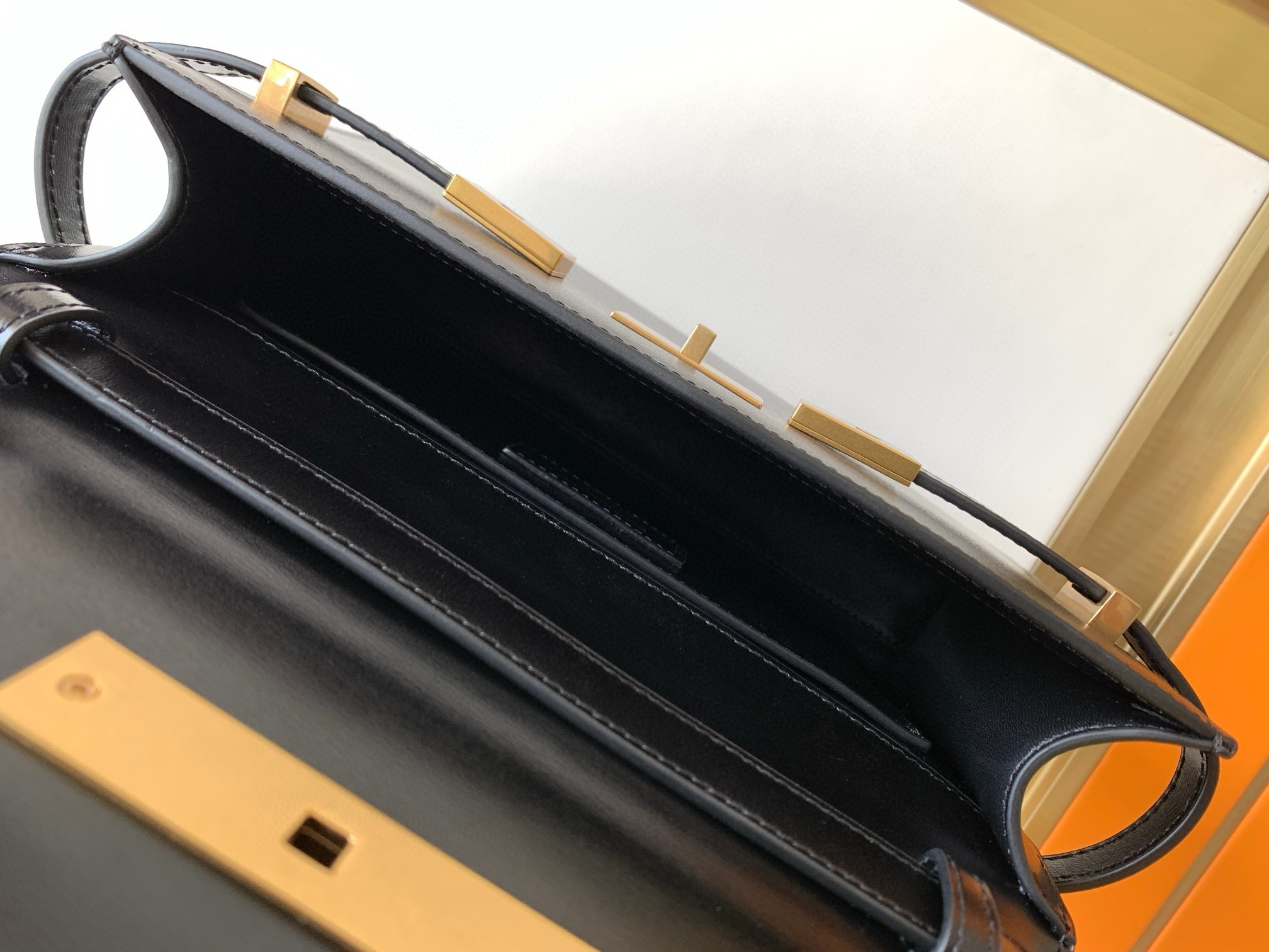 Sa**t Lau*nt manhattan small shoulder bag in black calfskin