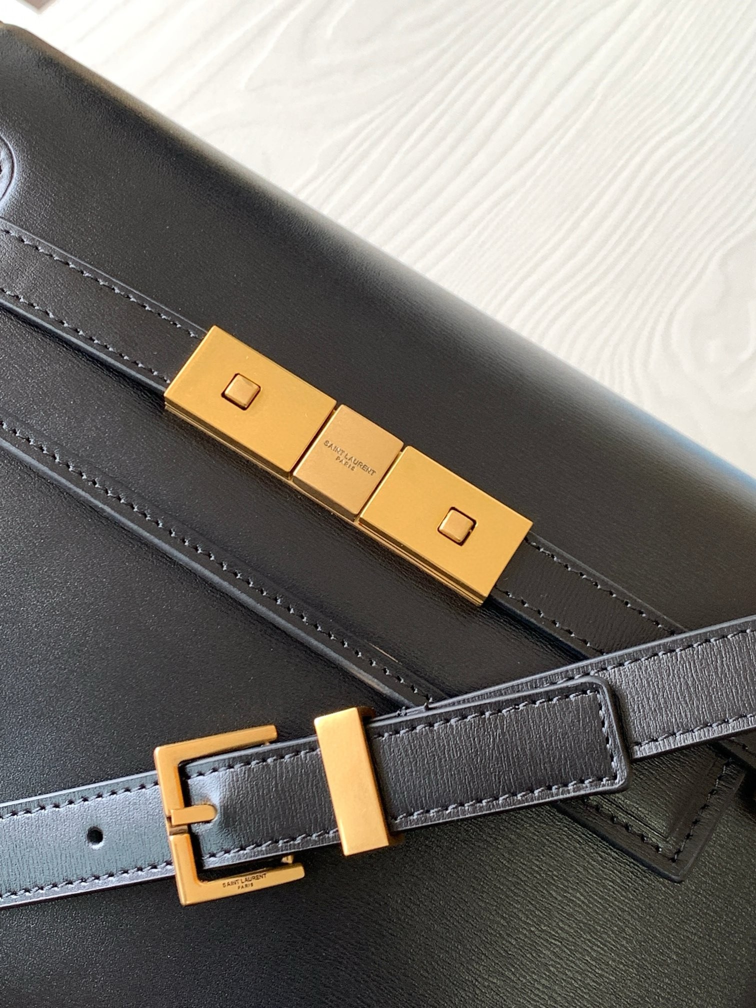 Sa**t Lau*nt manhattan small shoulder bag in black calfskin