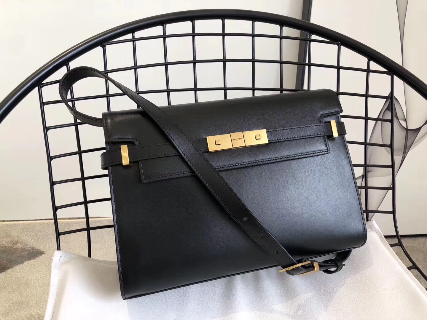 Sa**t Lau*nt manhattan baguette bag in black calfskin